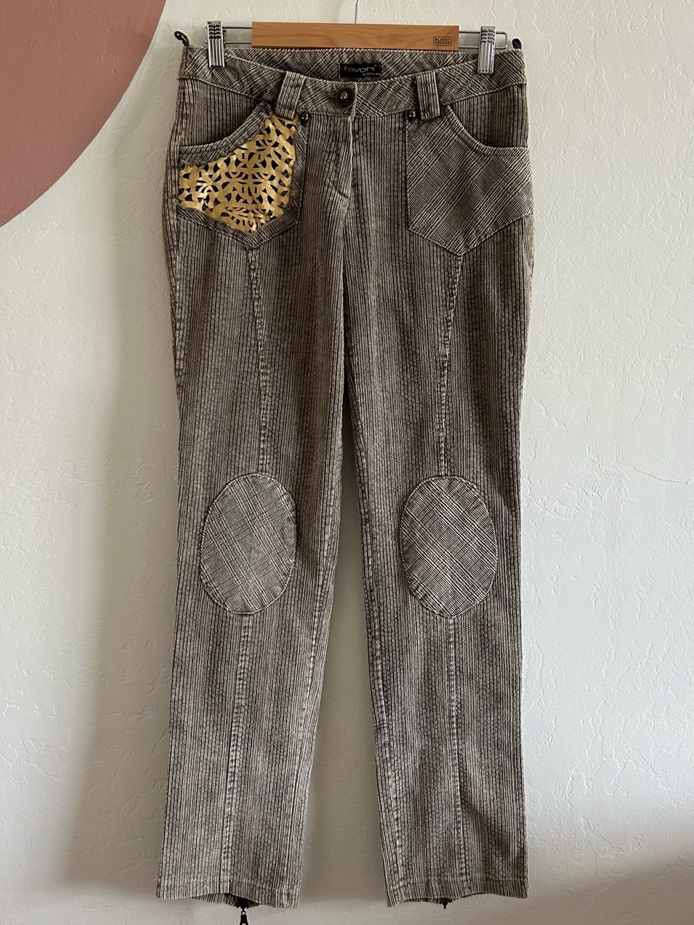 Favori Women’s Gray Corduroy Pant size 2/4 Decorative Pockets Rivets and Buttons